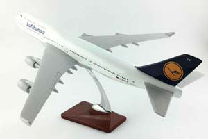 BOEING LUFTHANSA / МОДЕЛЬ САМОЛЕТА БОИНГ 747 ЛЮФТГАНЗА (С ОСВЕЩЕНИЕМ САЛОНА НА ШАССИ ДЛИНА 47 СМ) — фото 2