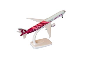 BOEING 777 QATAR WORLD CUP AIRCRAFT / МОДЕЛЬ САМОЛЕТА БОИНГ 777 QATAR WORLD CUP AIRCRAFT (ДЛИНА 20 СМ) — фото 2