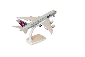 AIRBUS A380 QATAR / МОДЕЛЬ САМОЛЕТА A380 ЭЙРБАС QATAR (ДЛИНА 20 СМ) — фото 2