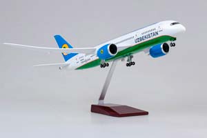 МОДЕЛЬ САМОЛЕТА BOEING 787-9 DREAMLINER UZBEKISTAN / МОДЕЛЬ САМОЛЕТА БОИНГ 787-9 ДРИМЛАЙНЕР УЗБЕКСКИЕ АВИАЛИНИИ (С ОСВЕЩЕНИЕМ САЛОНА НА ШАССИ ДЛИНА 45 СМ) — фото 6
