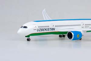 МОДЕЛЬ САМОЛЕТА BOEING 787-9 DREAMLINER UZBEKISTAN / МОДЕЛЬ САМОЛЕТА БОИНГ 787-9 ДРИМЛАЙНЕР УЗБЕКСКИЕ АВИАЛИНИИ (С ОСВЕЩЕНИЕМ САЛОНА НА ШАССИ ДЛИНА 45 СМ) — фото 7