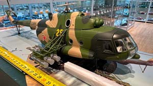МИЛЬ-8 БОЕВОЙ ВЕРТОЛЕТ #17 ВВС РОССИИ 1960-2024 (ДЛИНА МОДЕЛИ 50 СМ) — фото 4