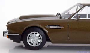 ASTON MARTIN V8 1978 OLIVE GREEN-METALLIC — фото 3