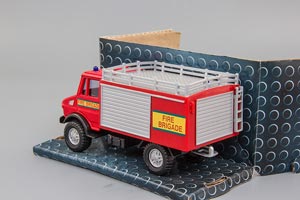 MERCEDES UNIMOG ПОЖАРНЫЙ ФУРГОН КРАСНЫЙ — фото 2
