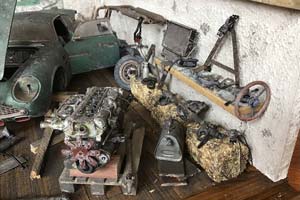 ASTON MARTIN DB4 GT ZAGATO 1961 (M-132) / АСТОН МАРТИН ДБ4 ДИОРАМА С ИНТЕРЬЕРОМ ГАРАЖА И БОКСОМ  (ЭКСКЛЮЗИВ 1 ЭКЗЕМПЛЯР В МИРЕ) — фото 4
