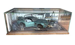 ASTON MARTIN DB4 GT ZAGATO 1961 (M-132) / АСТОН МАРТИН ДБ4 ДИОРАМА С ИНТЕРЬЕРОМ ГАРАЖА И БОКСОМ  (ЭКСКЛЮЗИВ 1 ЭКЗЕМПЛЯР В МИРЕ) — фото 5