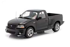FORD F-150 SVT LIGHTNING 2003 ЧЕРНЫЙ