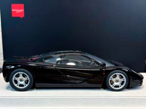 MCLAREN F1 ROADCAR 1994 JET BLACK METALLIC / МАКЛАРЕН ФОРМУЛА-1 ДОРОЖНЫЙ АВТОМОБИЛЬ JET ЧЕРНЫЙ МЕТАЛЛИК (ЛИМИТ 28/60) — фото 4