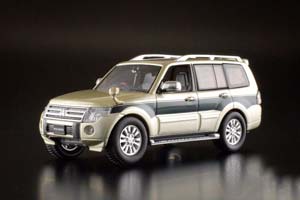 MITSUBISHI PAJERO 4WD 2010 ТЕМНО-ЗЕЛЕНЫЙ СО СВЕТЛО-ЗЕЛЕНЫМ МЕТАЛЛИК