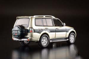 MITSUBISHI PAJERO 4WD 2010 ТЕМНО-ЗЕЛЕНЫЙ СО СВЕТЛО-ЗЕЛЕНЫМ МЕТАЛЛИК — фото 2