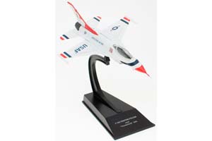 GENERAL DYNAMICS F-16C "FIGHTNING FALCON" USAF "THUNDERBIRDS" 2009 (МОДЕЛЬ 149Г 16,5X25X6,25СМ) — фото 5