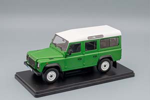 LAND ROVER DEFENDER 110 (2005), GREEN — фото 1