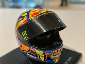 ШЛЕМ AGV HELMET VALENTINO ROSSI 2009 — фото 3