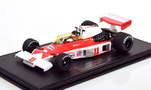MCLAREN M23 GP JAPAN WORLD CHAMPION 1976 DIRTY VERSION / МАКЛАРЕН М23 ДЖЕЙМС ХАНТ ЧЕМПИОН МИРА (ВЕРСИЯ ПОСЛЕ ГОНКИ) — фото 1