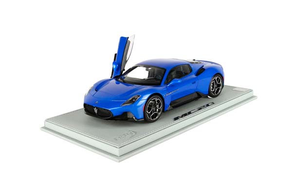 MASERATI MC20 DIECAST FULL OPEN BLU INFINITO - SHOWCASE INCLUDED IN THE PRICE / МАЗЕРАТИ МС20 ИНФИНИТО 1:18 СИНИЙ