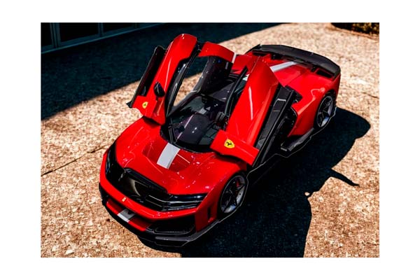 FERRARI F80 METAL DIECAST FULL OPEN ROSSO CORSA WITH SILVER AND WHITE STRIPE AND CARBON WING - LUXURY PACK - BASE AND CASE INCLUDED / ФЕРРАРИ Ф80 МЕТАЛ ПОЛОСА КАРБОН ВИНГ 1:18 КРАСНЫЙ
