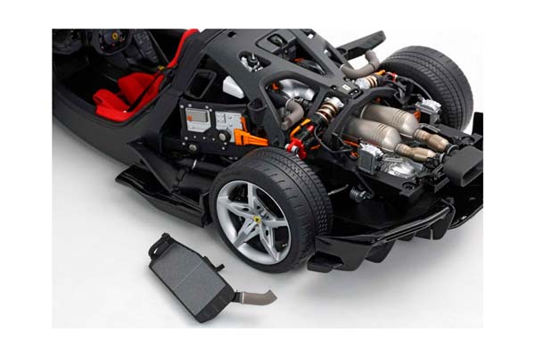 FERRARI F80 METAL DIECAST FULL OPEN ROSSO CORSA - LUXURY PACK - BASE AND CASE INCLUDED / ФЕРРАРИ Ф80 МЕТАЛ 1:18 КРАСНЫЙ — фото 10
