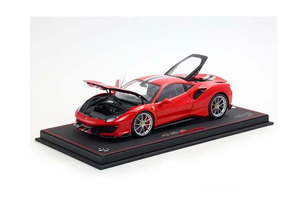 FERRARI 488 PISTA - METAL DIECAST - FULL OPEN ROSSO CORSA WITH STRIPE - LUXURY PACK - BASE AND CASE INCLUDED / ФЕРРАРИ 488 ПИСТА 1:18 КРАСНЫЙ