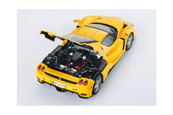 FERRARI ENZO OPEN DIECAST GIALLO MODENA - SILVER WHEELS - LUXURY PACK / ФЕРРАРИ ЭНЦО ОПЕН 1:18 ЖЕЛТЫЙ — фото 4