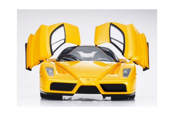 FERRARI ENZO OPEN DIECAST GIALLO MODENA - SILVER WHEELS - POLIFOAM PACK / ФЕРРАРИ ЭНЦО ОПЕН 1:18 ЖЕЛТЫЙ — фото 2