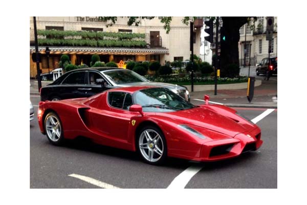 FERRARI ENZO OPEN DIECAST F1 2007 RED - SILVER WHEELS - LUXURY PACK / ФЕРРАРИ ЭНЦО ОПЕН Ф1 2007 1:18 КРАСНЫЙ