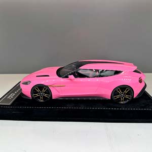 ASTON MARTIN VANQUISH ZAGATO SHOOTING BRAKE 2024 / АСТОН МАРТИН ВАНКВИШ ЗАГАТО РОЗОВЫЙ — фото 3