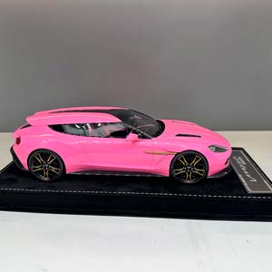 ASTON MARTIN VANQUISH ZAGATO SHOOTING BRAKE 2024 / АСТОН МАРТИН ВАНКВИШ ЗАГАТО РОЗОВЫЙ — фото 4