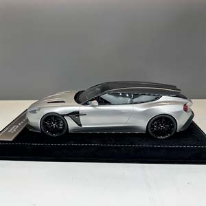 ASTON MARTIN VANQUISH ZAGATO SHOOTING BRAKE 2024 / АСТОН МАРТИН ВАНКВИШ ЗАГАТО СЕРЕБРИСТЫЙ — фото 3
