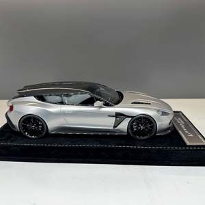 ASTON MARTIN VANQUISH ZAGATO SHOOTING BRAKE 2024 / АСТОН МАРТИН ВАНКВИШ ЗАГАТО СЕРЕБРИСТЫЙ — фото 4