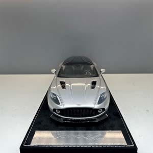ASTON MARTIN VANQUISH ZAGATO SHOOTING BRAKE 2024 / АСТОН МАРТИН ВАНКВИШ ЗАГАТО СЕРЕБРИСТЫЙ — фото 5