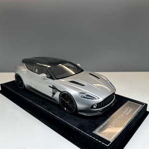 ASTON MARTIN VANQUISH ZAGATO SHOOTING BRAKE 2024 / АСТОН МАРТИН ВАНКВИШ ЗАГАТО СЕРЕБРИСТЫЙ — фото 2