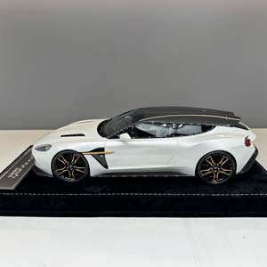 ASTON MARTIN VANQUISH ZAGATO SHOOTING BRAKE 2024 / АСТОН МАРТИН ВАНКВИШ ЗАГАТО БЕЛЫЙ — фото 3