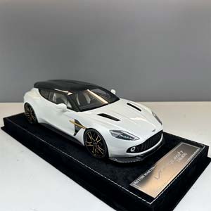 ASTON MARTIN VANQUISH ZAGATO SHOOTING BRAKE 2024 / АСТОН МАРТИН ВАНКВИШ ЗАГАТО БЕЛЫЙ — фото 2