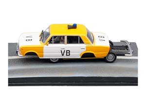 ВОЛЖСКИЙ АВТОМОБИЛЬ 2103 LADA 1500 VB POLICE ИЗ К/Ф THE LIVING DAYLIGHTS (ПОЛИЦИЯ ИЗ ДЖЕЙМСА БОНДА 007)(С ФИГУРКАМИ) — фото 3