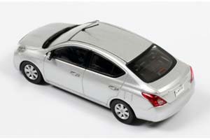 NISSAN LATIO (L02B) 2013 SILVER — фото 2