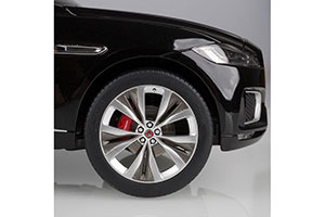JAGUAR F-PACE 2016 ЧЁРНЫЙ — фото 10