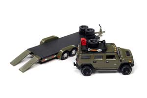 HUMMER H2 2004 ТЕМНО-ЗЕЛЕНЫЙ С БАГАЖНИКОМ И ПРИЦЕПОМ ДЛЯ ПЕРЕВОЗКИ АВТОМОБИЛЯ (ДЛИНА МОДЕЛИ 6-10 СМ) — фото 3