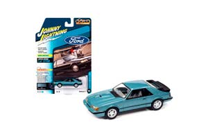 FORD MUSTANG SVO (1986), LIGHT REGATTA BLUE METALLIC (ДЛИНА МОДЕЛИ 6-10 СМ)