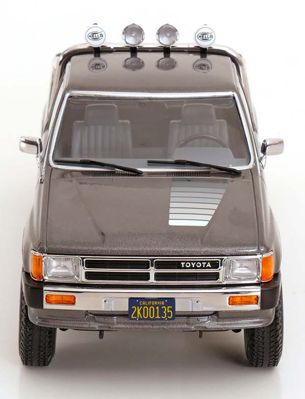 TOYOTA TRUCK XTRA CAB 4X4 (HILUX) 1985 GRAYMETALLIC / WHITE / ТОЙОТА ГРУЗОВИК КСТРА КАБ 4X4 ХИЛУКС ГРАЙМЕТАЛЛИК БЕЛЫЙ — фото 4
