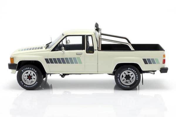 TOYOTA TRUCK XTRA CAB 4X4 (HILUX) 1985 WHITE / ТОЙОТА ГРУЗОВИК КСТРА КАБ 4X4 ХИЛУКС БЕЛЫЙ — фото 4