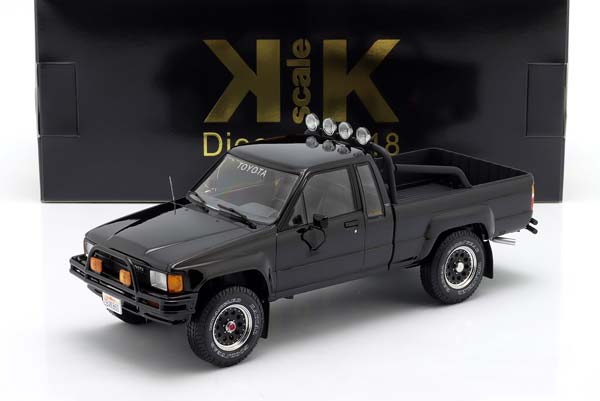 TOYOTA TRUCK XTRA CAB 4X4 (HILUX) BACK TO THE FUTURE II (1989) BLACK / ТОЙОТА ГРУЗОВИК КСТРА КАБ 4X4 ХИЛУКС БАК ФУТУРЕ 2 ЧЕРНЫЙ — фото 3