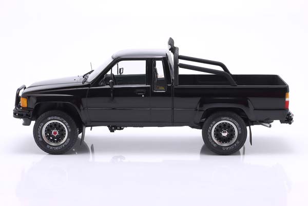 TOYOTA TRUCK XTRA CAB 4X4 (HILUX) BACK TO THE FUTURE II (1989) BLACK / ТОЙОТА ГРУЗОВИК КСТРА КАБ 4X4 ХИЛУКС БАК ФУТУРЕ 2 ЧЕРНЫЙ — фото 4