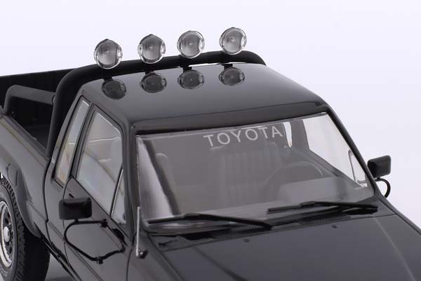 TOYOTA TRUCK XTRA CAB 4X4 (HILUX) BACK TO THE FUTURE II (1989) BLACK / ТОЙОТА ГРУЗОВИК КСТРА КАБ 4X4 ХИЛУКС БАК ФУТУРЕ 2 ЧЕРНЫЙ — фото 6