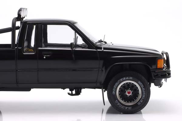 TOYOTA TRUCK XTRA CAB 4X4 (HILUX) BACK TO THE FUTURE II (1989) BLACK / ТОЙОТА ГРУЗОВИК КСТРА КАБ 4X4 ХИЛУКС БАК ФУТУРЕ 2 ЧЕРНЫЙ — фото 7