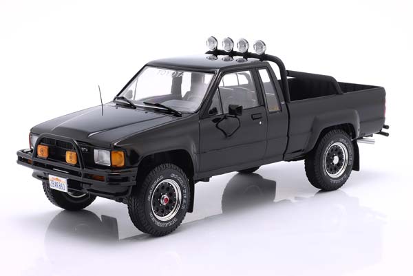 TOYOTA TRUCK XTRA CAB 4X4 (HILUX) BACK TO THE FUTURE II (1989) BLACK / ТОЙОТА ГРУЗОВИК КСТРА КАБ 4X4 ХИЛУКС БАК ФУТУРЕ 2 ЧЕРНЫЙ