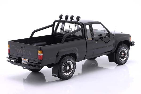 TOYOTA TRUCK XTRA CAB 4X4 (HILUX) BACK TO THE FUTURE II (1989) BLACK / ТОЙОТА ГРУЗОВИК КСТРА КАБ 4X4 ХИЛУКС БАК ФУТУРЕ 2 ЧЕРНЫЙ — фото 2