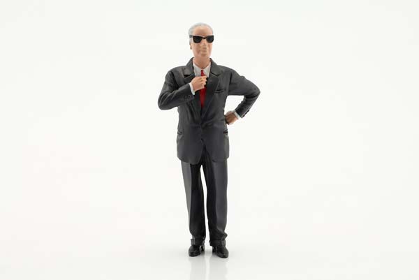 МОДЕЛЬ ФИГУРКИ ENZO ALT CAR NOT INCLUDED МАТЕРИАЛ - ПЛАСТИК