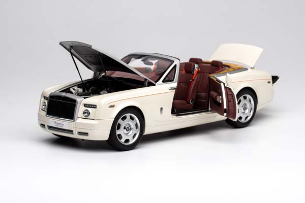 ROLLS-ROYCE PHANTOM DROPHEAD COUPE-CONVERTIBLE 2017 WHITE / РОЛЛС-РОЙС ФАНТОМ КУПЕ-КАБРИОЛЕТ БЕЛЫЙ — фото 3