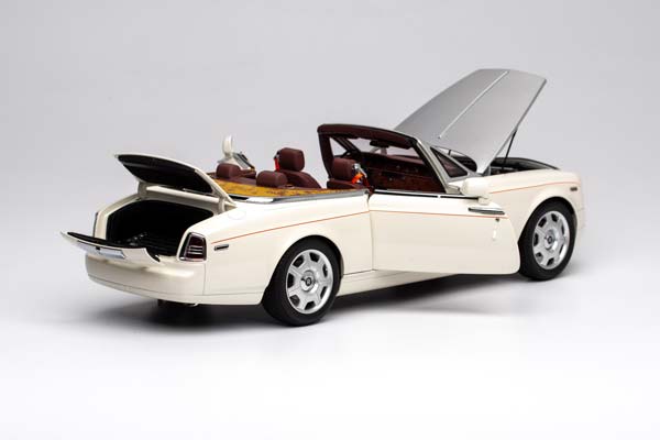 ROLLS-ROYCE PHANTOM DROPHEAD COUPE-CONVERTIBLE 2017 WHITE / РОЛЛС-РОЙС ФАНТОМ КУПЕ-КАБРИОЛЕТ БЕЛЫЙ — фото 4