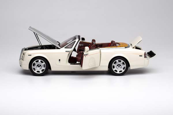 ROLLS-ROYCE PHANTOM DROPHEAD COUPE-CONVERTIBLE 2017 WHITE / РОЛЛС-РОЙС ФАНТОМ КУПЕ-КАБРИОЛЕТ БЕЛЫЙ — фото 6